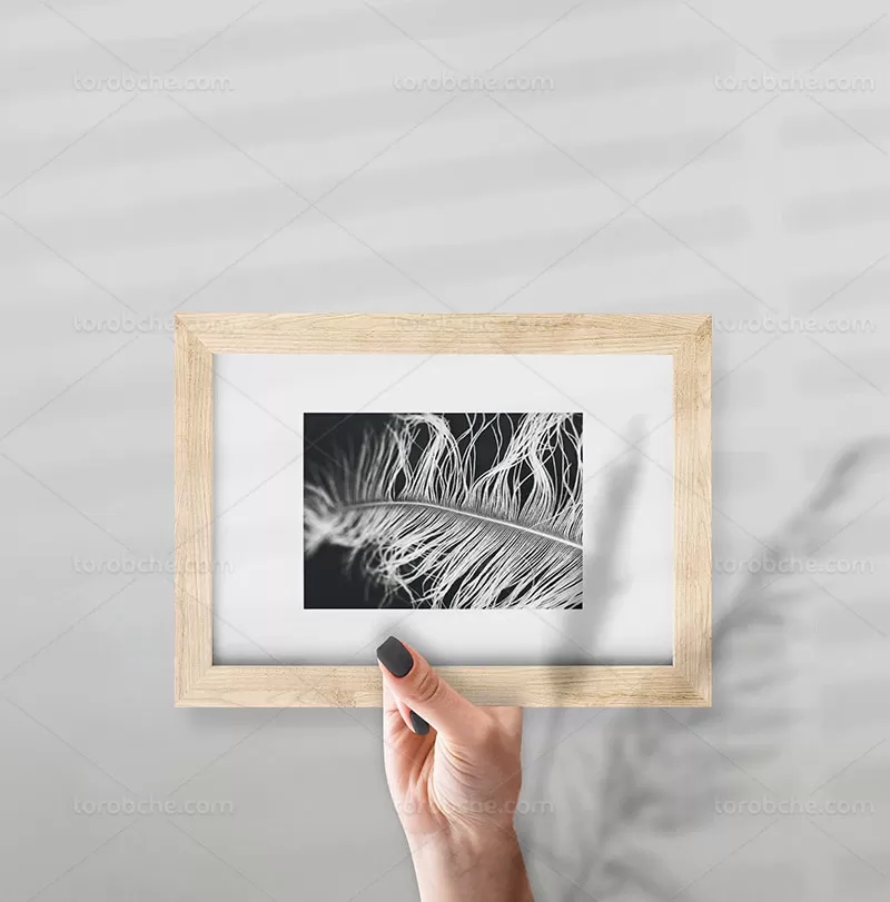 موکاپ قاب عکس چوبی لایه باز