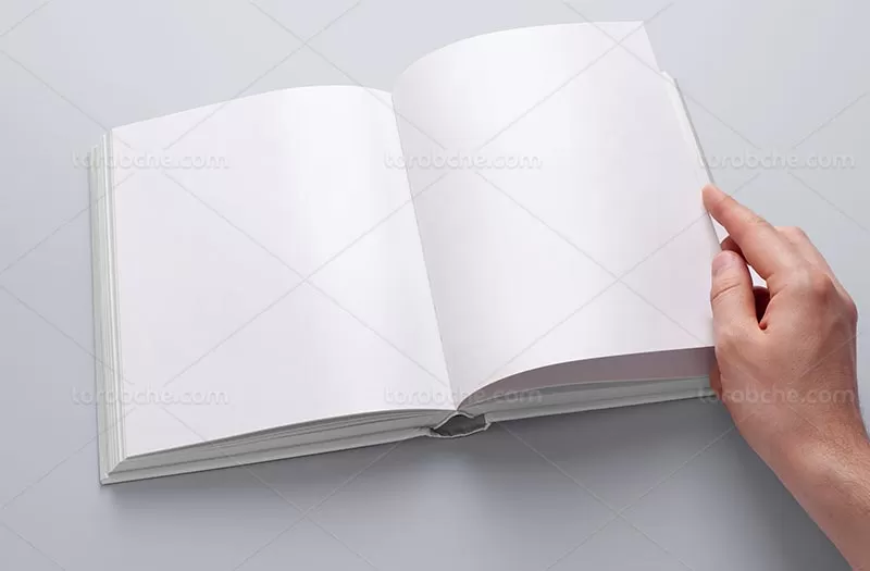 طرح موکاپ کتاب در دست