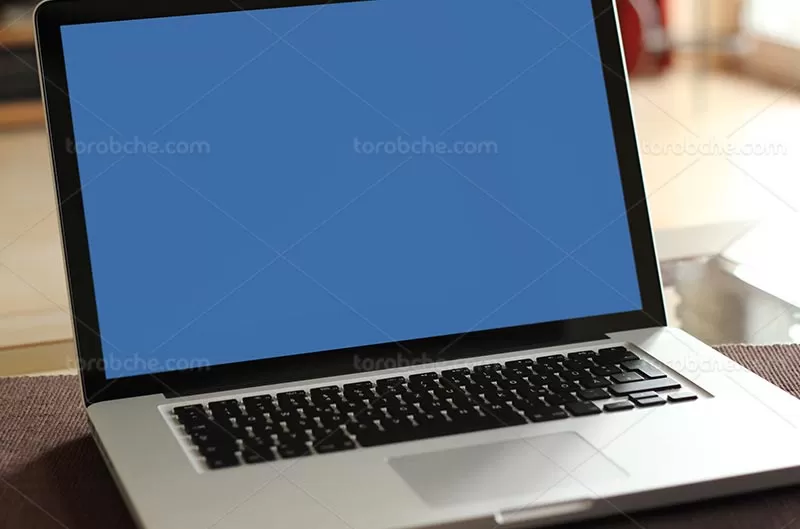 موکاپ لپ تاپ از زاویه رو به رو