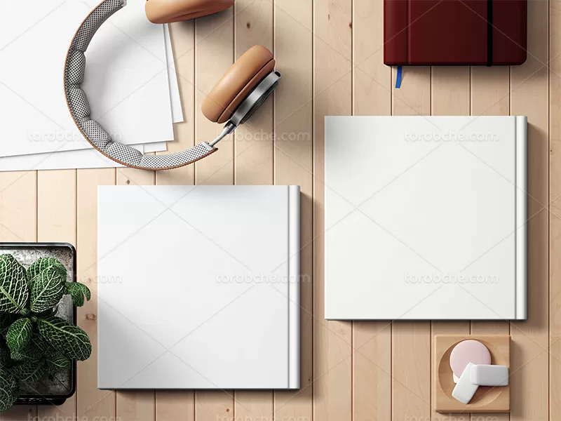 موکاپ لایه باز کتاب روی میز
