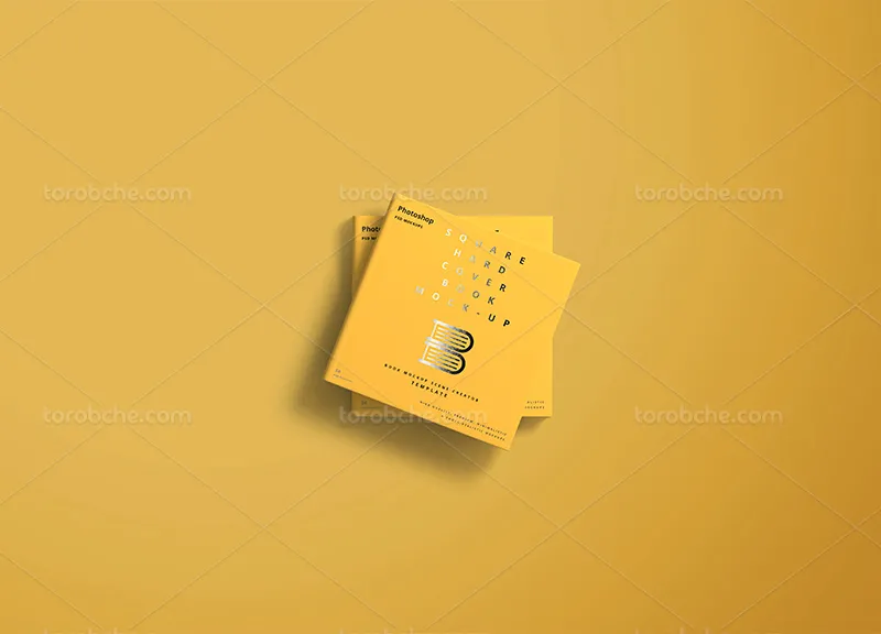 موکاپ کتاب مربع از زاویه بالا